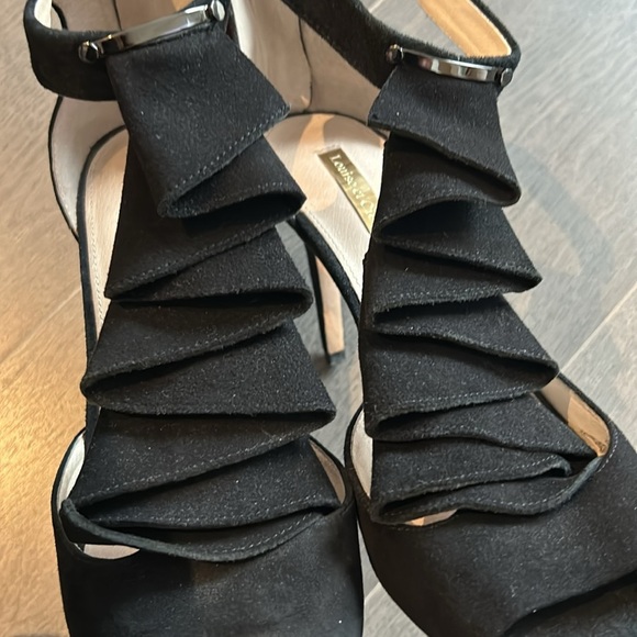 Louise et Cie Suede Peep Toe Ruffle Stiletto Zipper Heels Black Women Size 9.5 - Picture 2 of 16